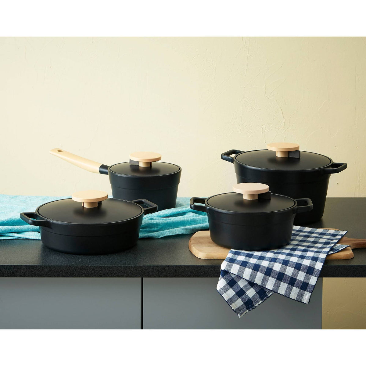 3qt Black Sauce Pan X712854