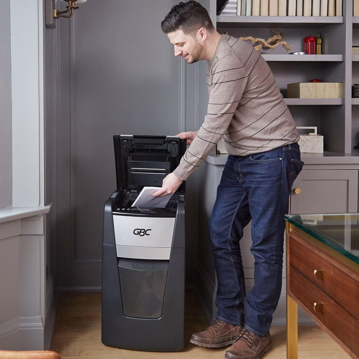 600 Sheet Capacity Micro-Cut Paper Shredder M67311