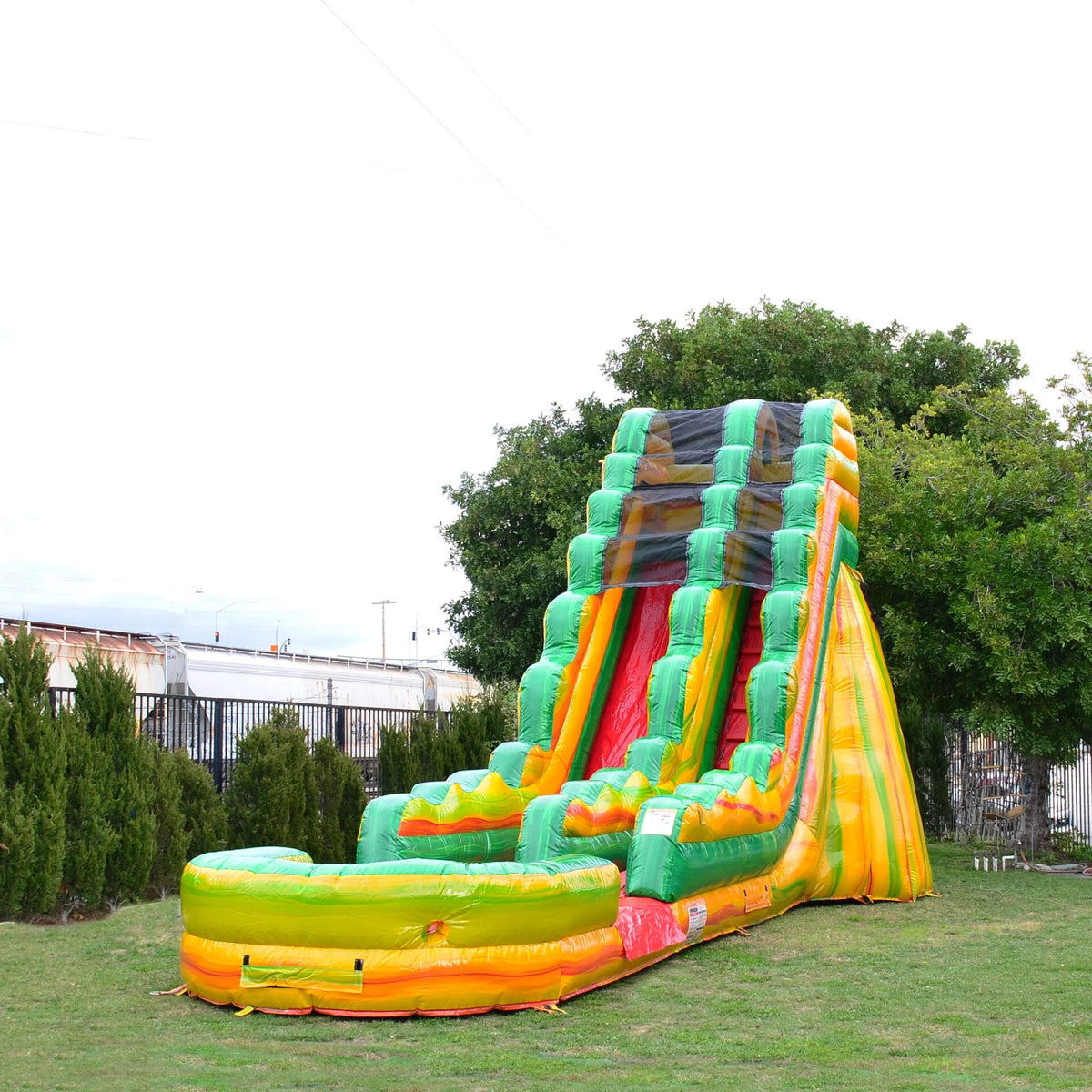 Inflatable Water Slide with Splash Pool V259868