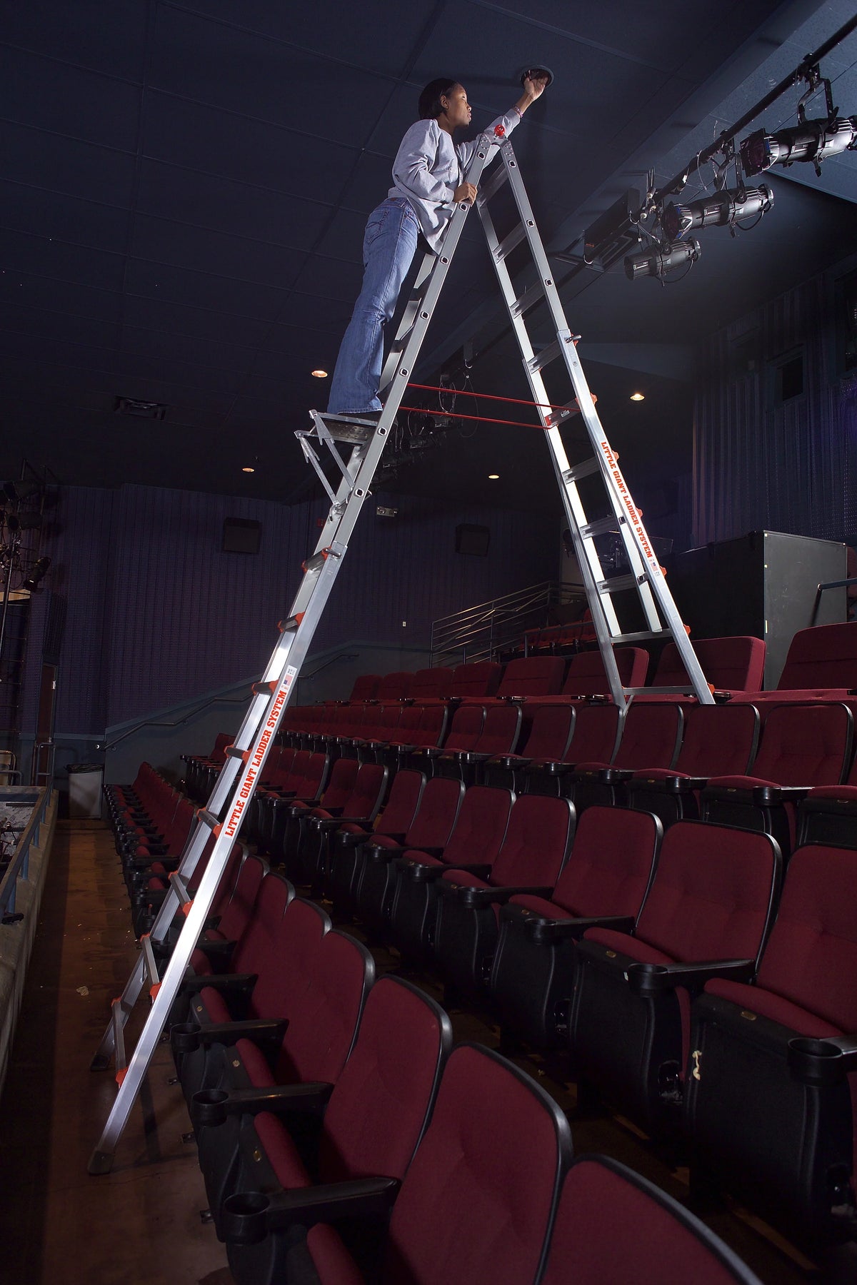 Aluminum Adjustable Stepladder 8' to 15' Z8885