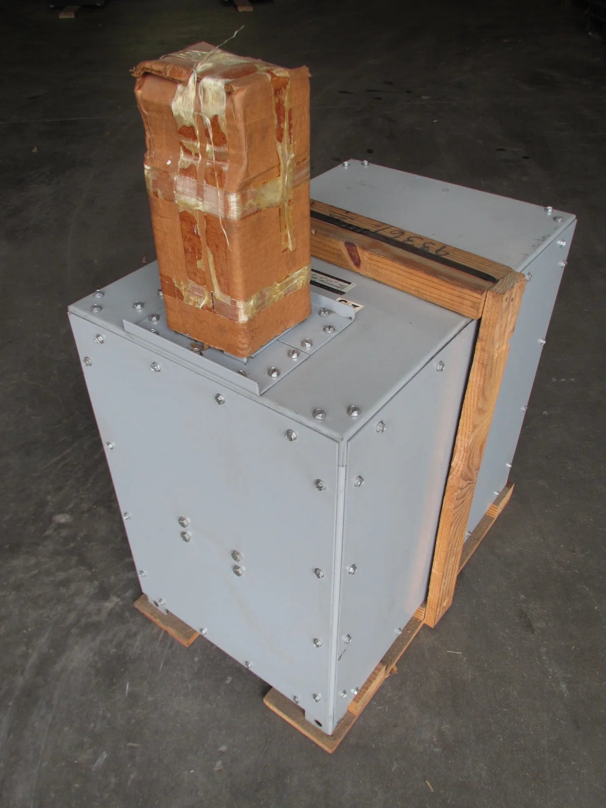 800 Amp 600V 3P Busway End Tap Box K654118
