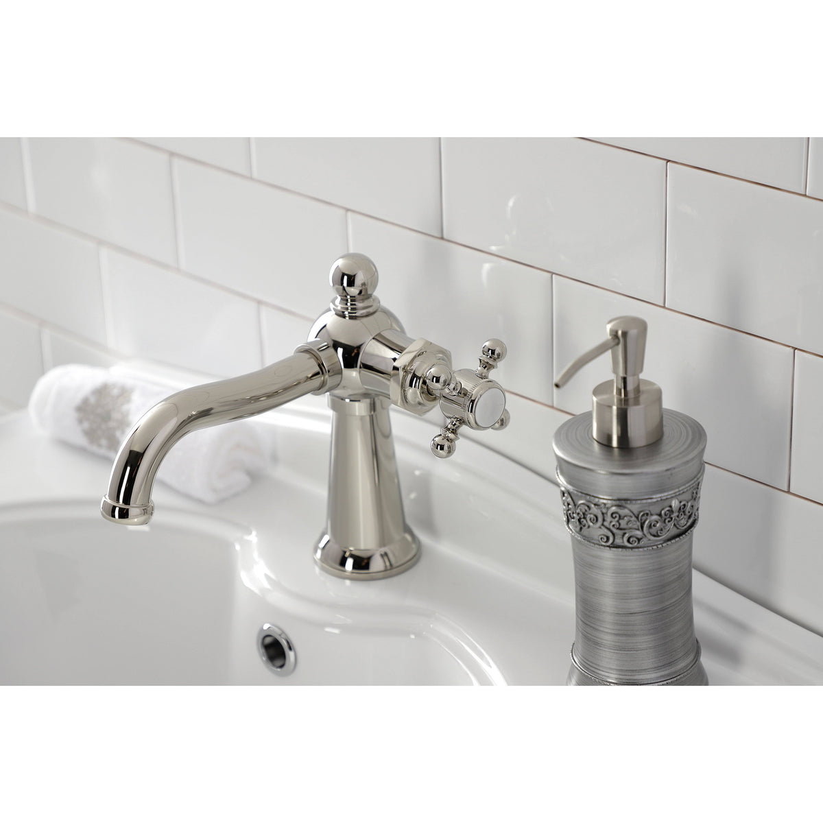 Single-Handle Bathroom Faucet with Push Pop-Up D1277