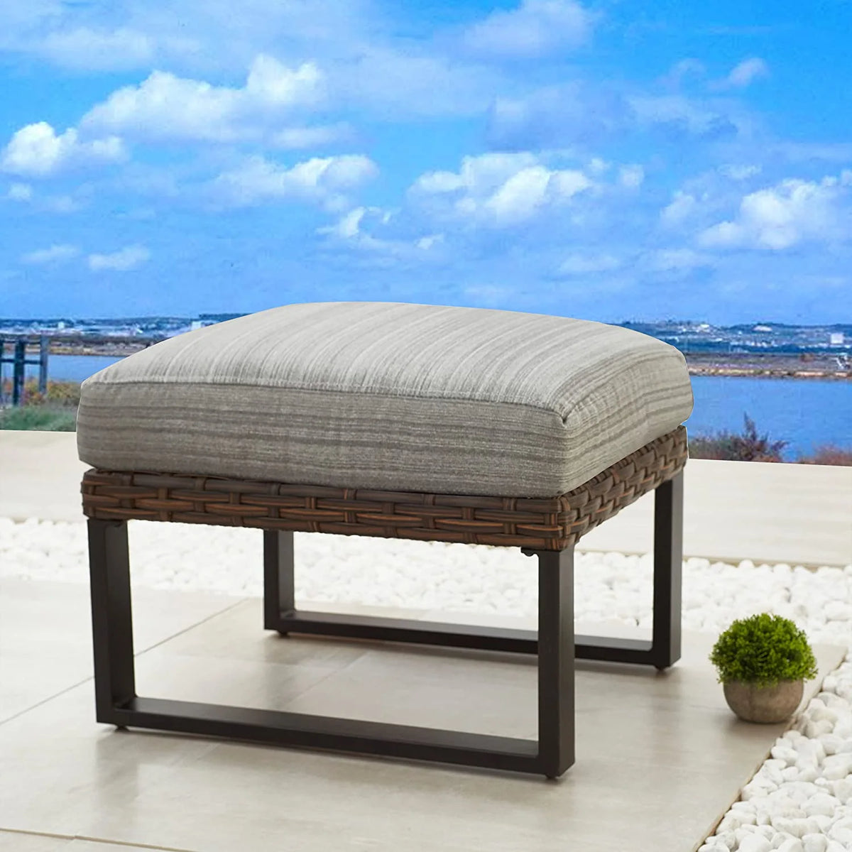 Wicker Outdoor Ottoman with Cushion Y55399